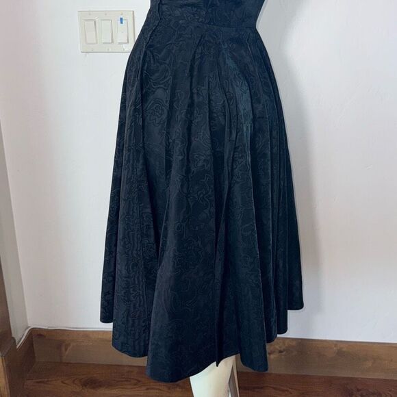 Authentic 1930s–1940s Handmade Black Jacquard Puff-Sleeve Dress - Picture 8 of 15
